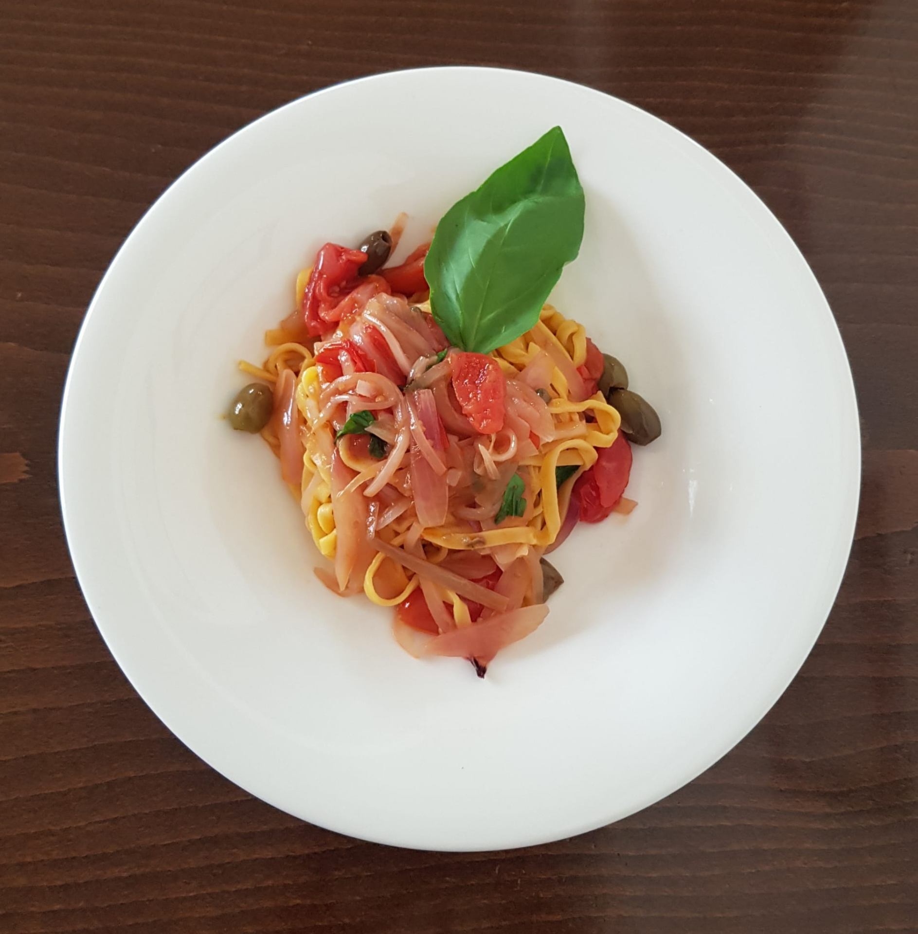 Tagliolini con pomodorini e olive