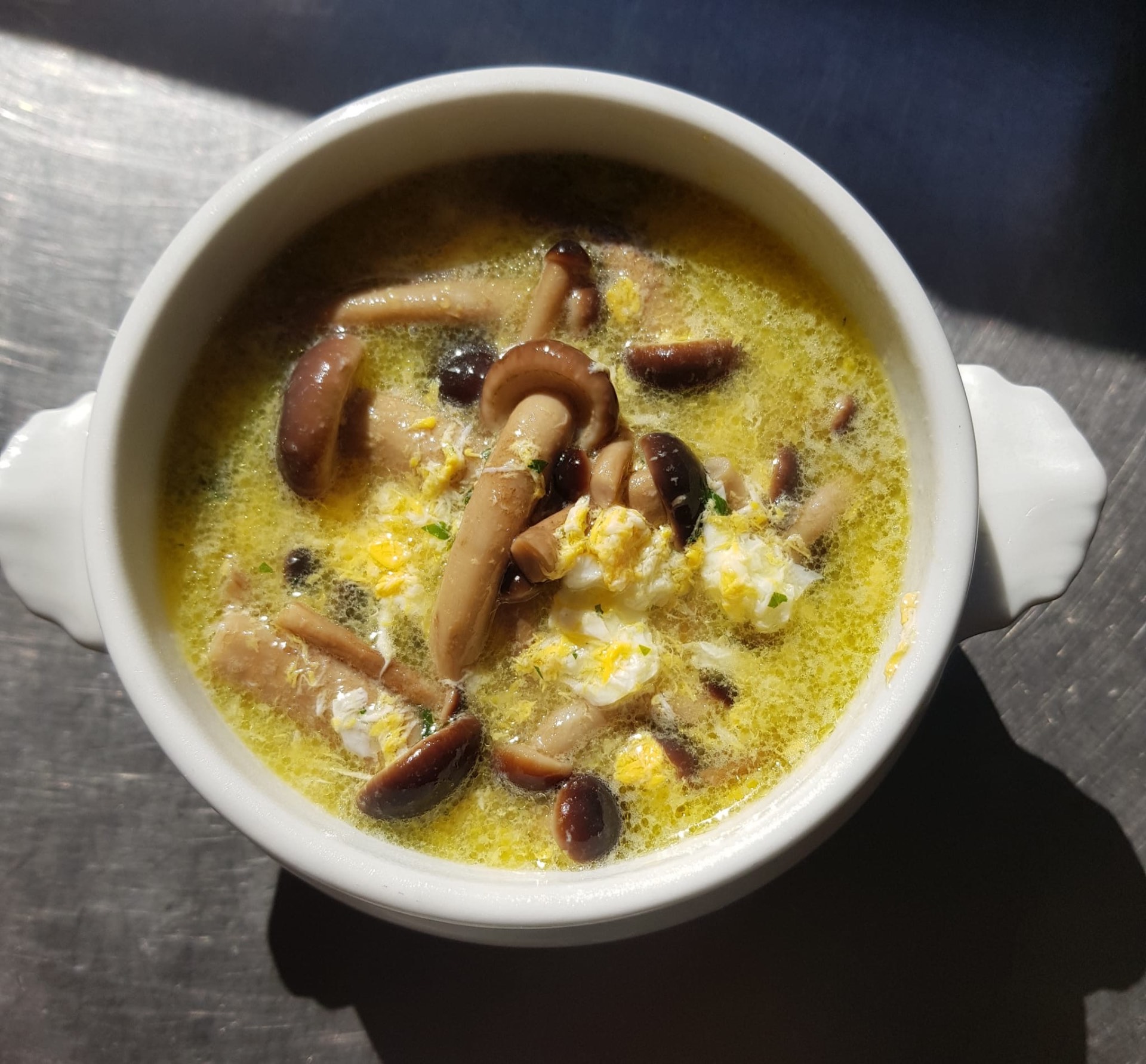 Zuppa di funghi in coccio